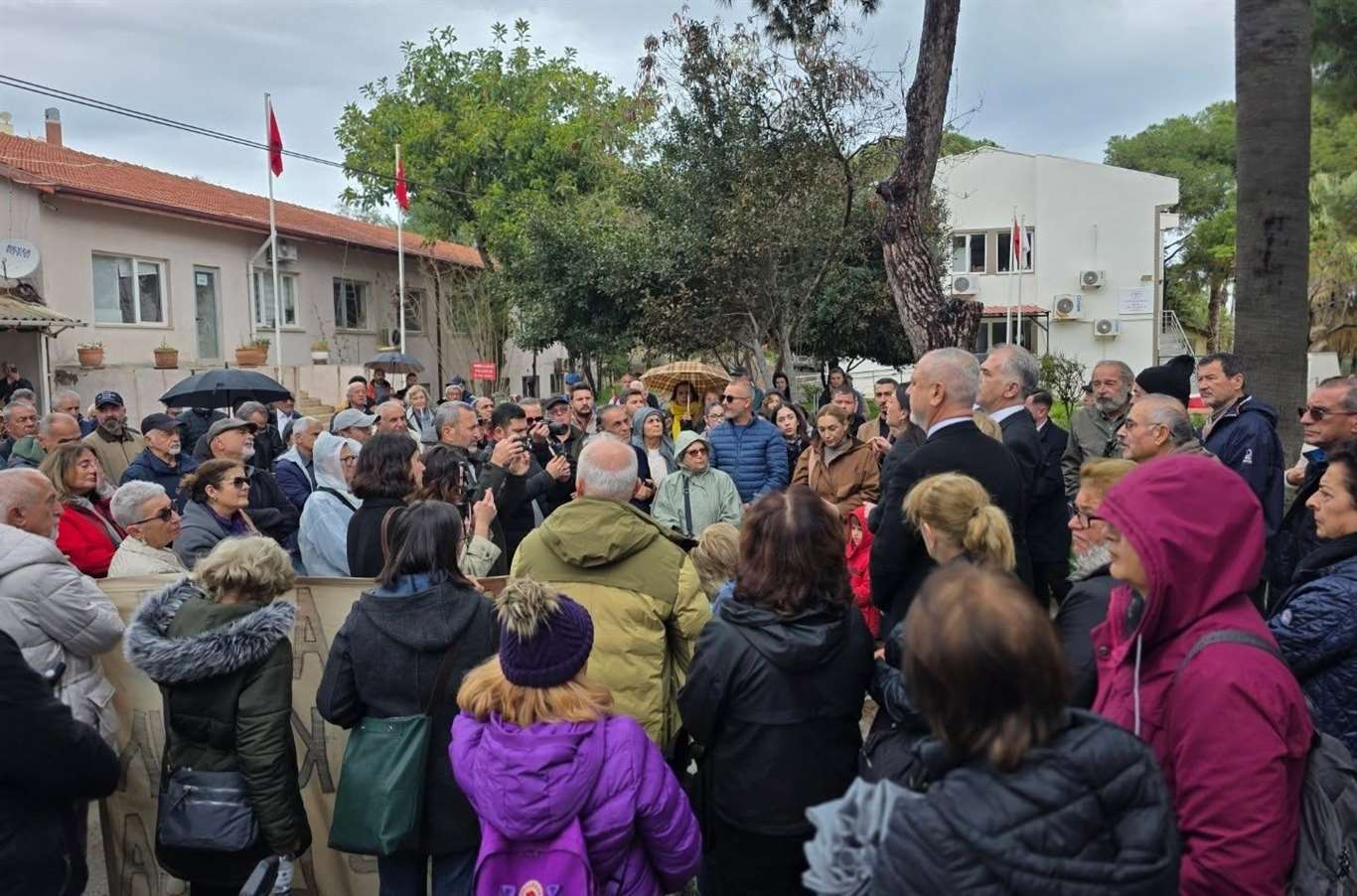 Datça'da eski hastane arazisinin özelleştirilmesine tepki haberi